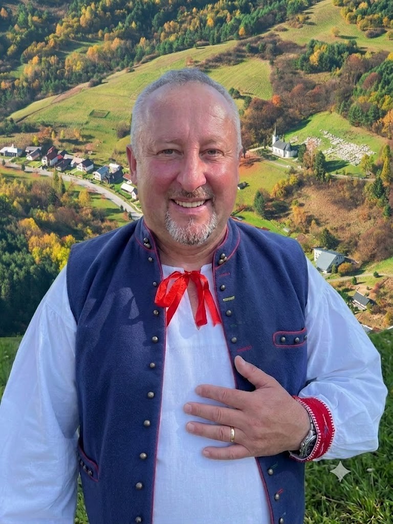 František Šesták v rusínskom kroji nad Malým Lipníkom